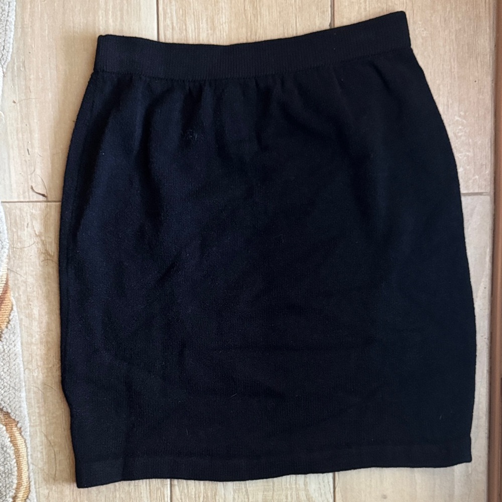 St. John Santiago Knit Elegant Black Mini Skirt
